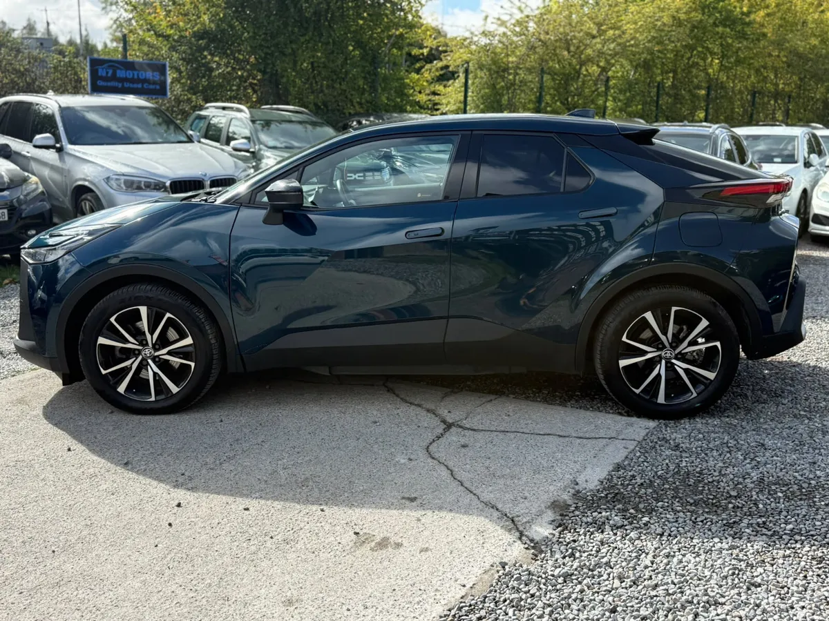 2024 Toyota C-HR 2.0 Plug-in HYBRID VVT-I DESIGN - Image 6