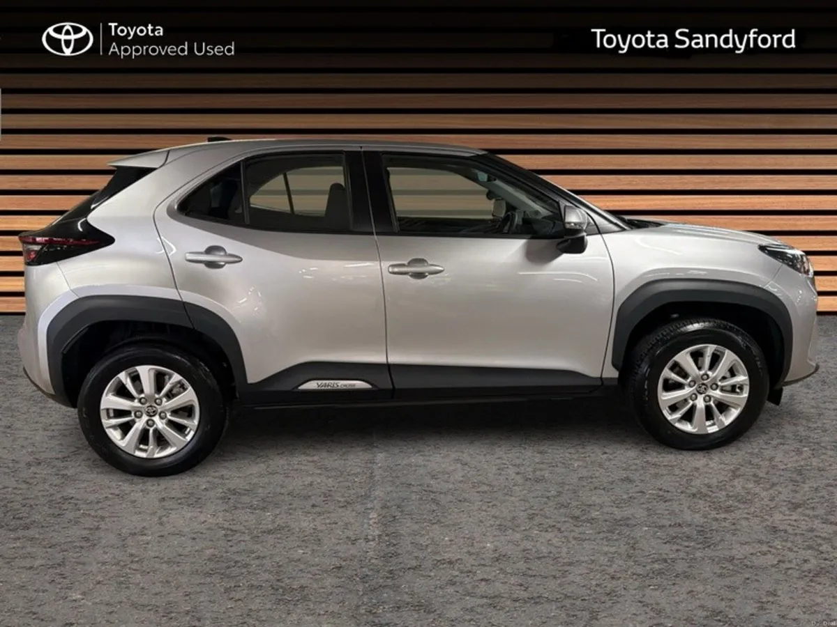 Toyota Yaris Cross LUNA HYBRID AUTOMATIC // REAR C - Image 3