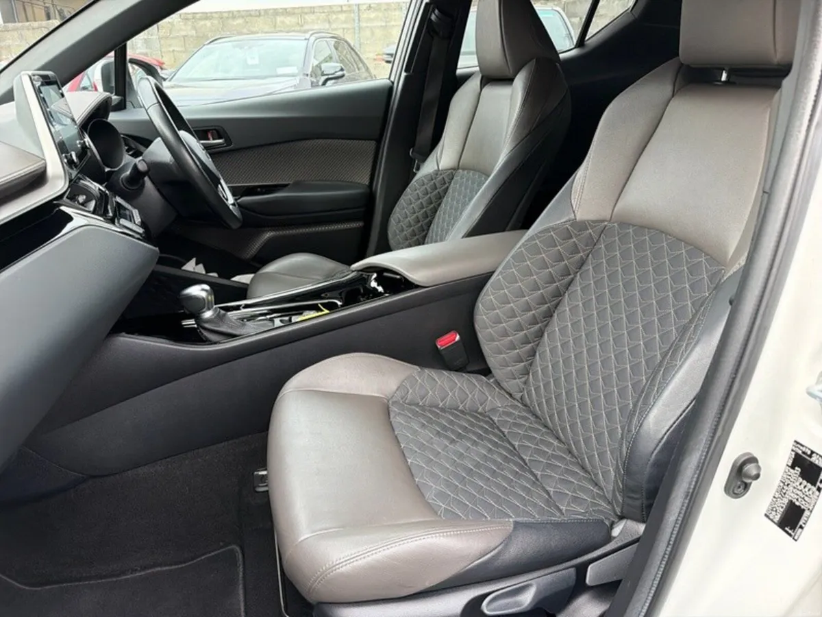 Toyota C-HR HYBRID SOL TOP SPEC // HEATED LEATHER - Image 6
