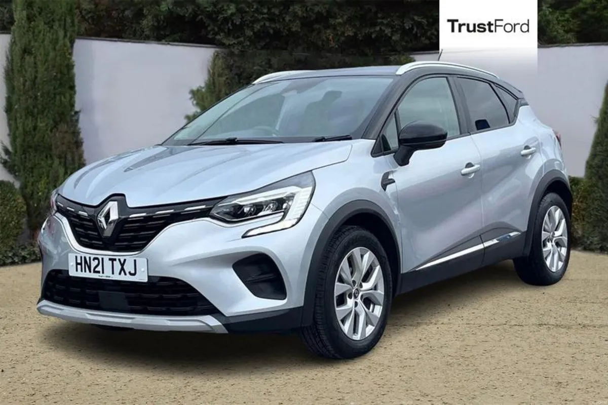 Renault Captur 1.0 TCE 90 Iconic 5dr **CRUISE CONT - Image 5
