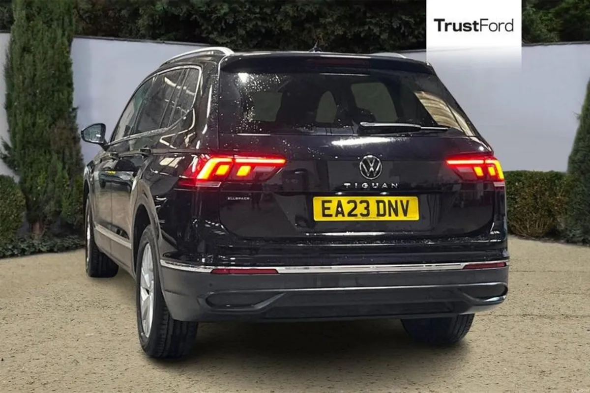 Volkswagen Tiguan Allspace 1.5 TSI Life 5dr DSG - Image 2