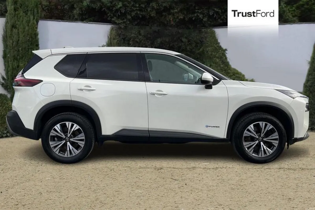 Nissan X-Trail 1.5 E-Power E-4orce 213 Acenta Prem - Image 3