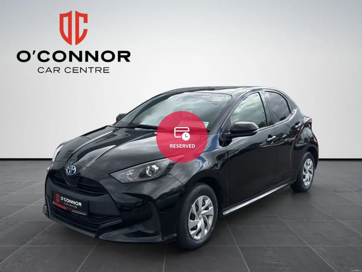 Toyota Yaris Black, hybrid and easy on fuel — this - Image 1
