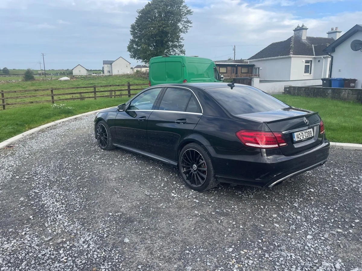 Mercedes Benz E220 AMG - Image 3