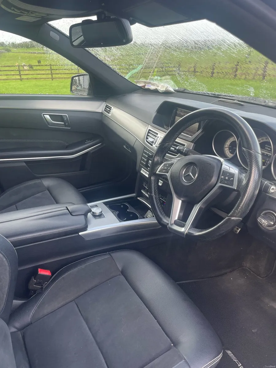 Mercedes Benz E220 AMG - Image 5