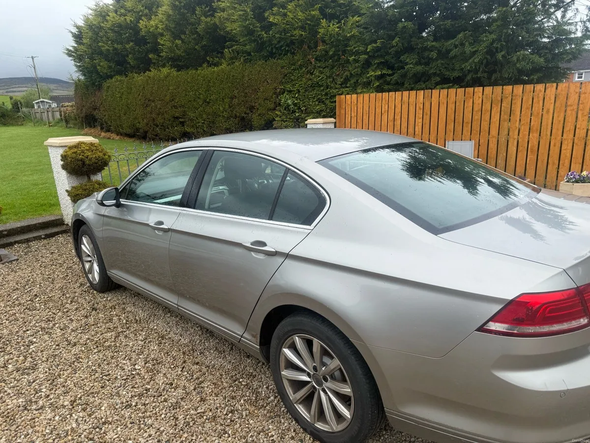Volkswagen Passat - Image 1