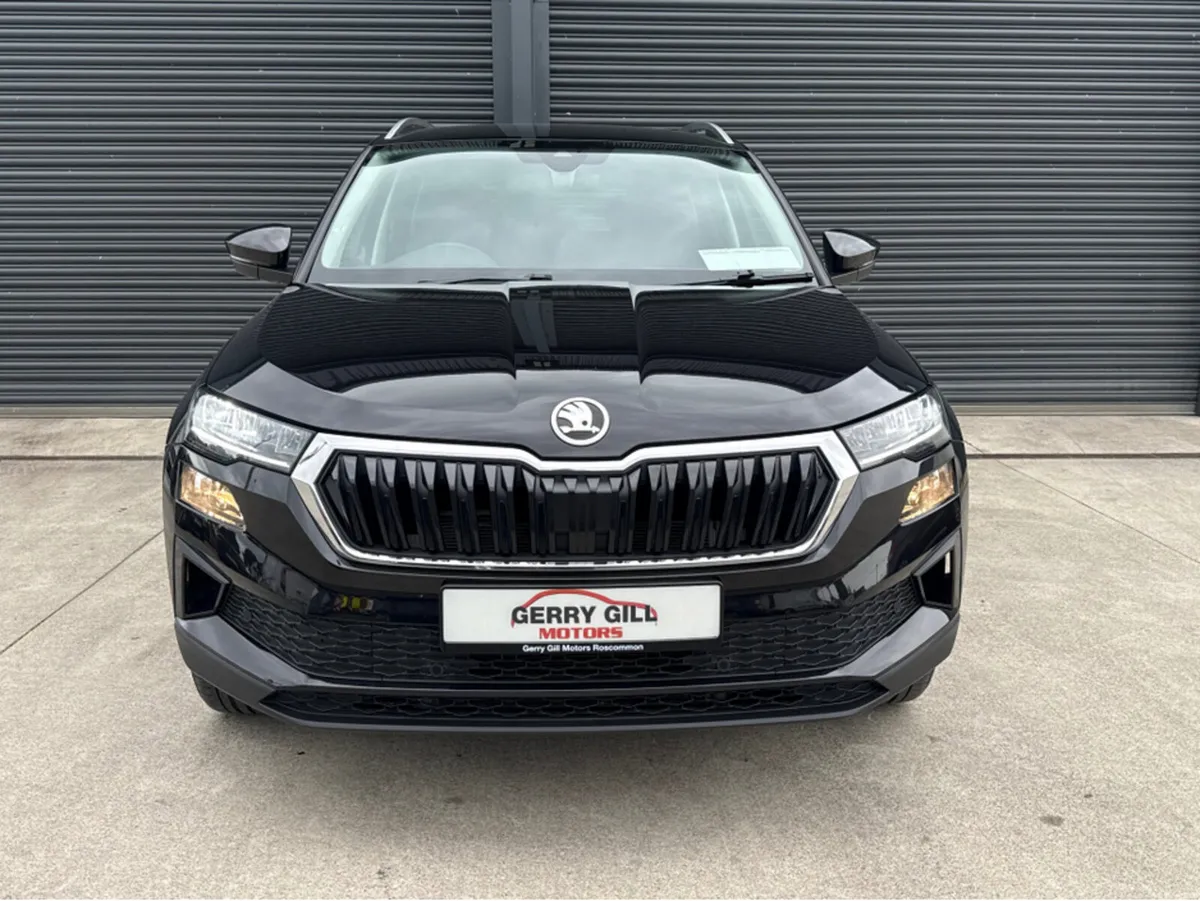 Skoda Karoq SELECTION 2.0 TDI 115HP  * Reverse Cam - Image 2