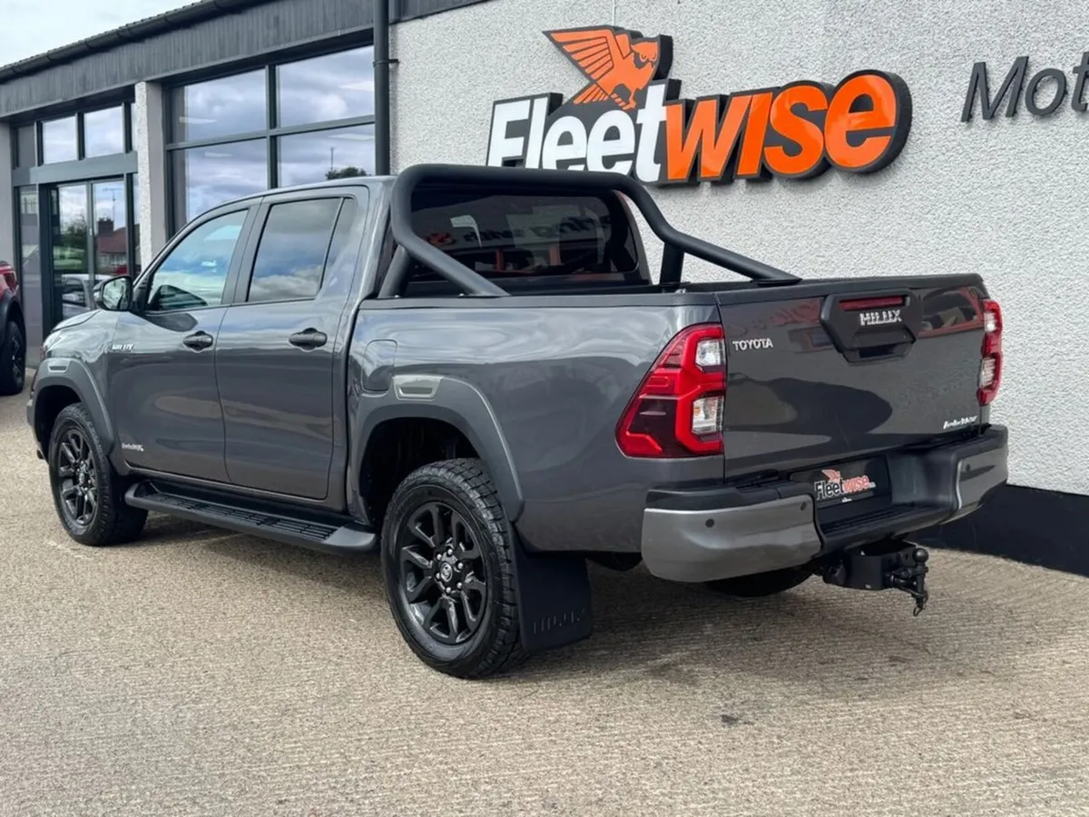 2.8 D-4D Invincible X Pickup Double Cab 4dr Diesel - Image 6