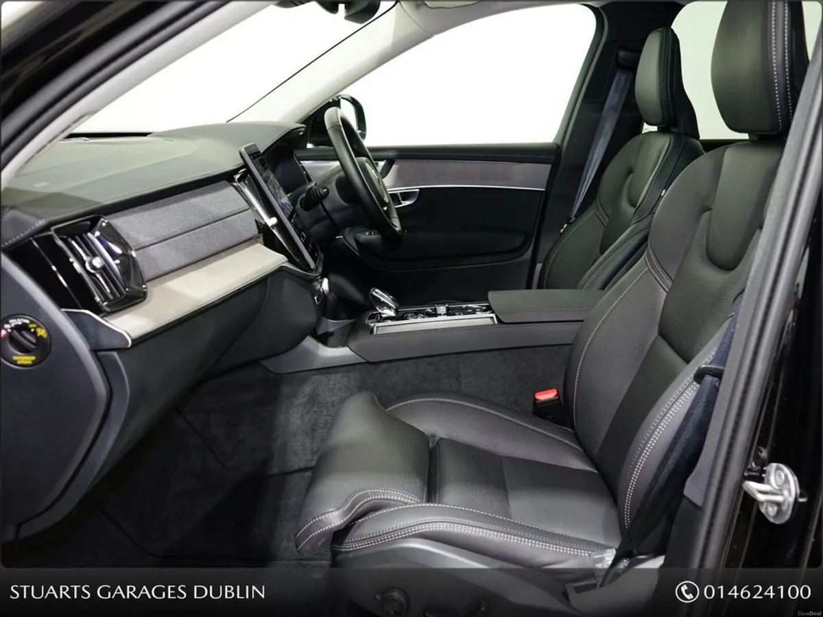 Volvo XC90 *PLUS PRO* IN ONYX BLACK METALLIC WITH - Image 3