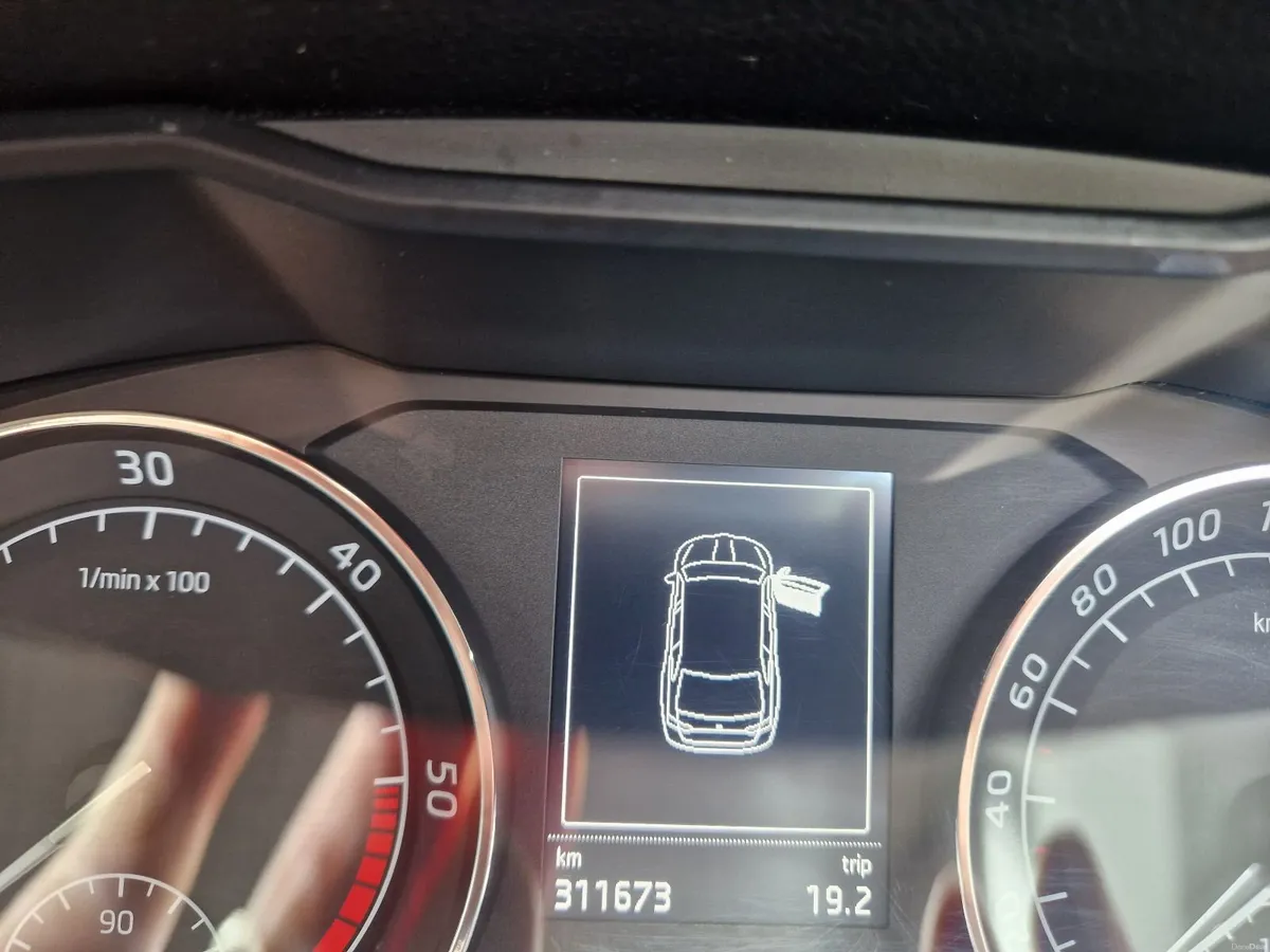 2016 Skoda Superb Ambition Estate – 1.6 TDI Manual - Image 6