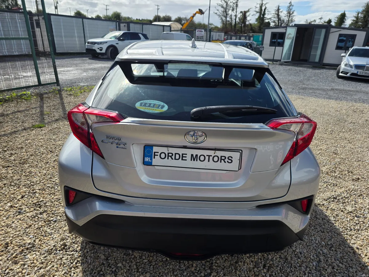 Toyota C-HR 2017 - Image 5