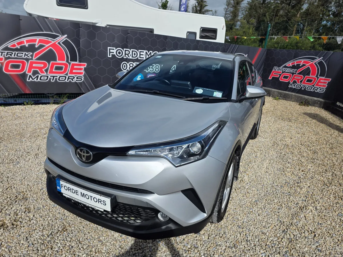 Toyota C-HR 2017 - Image 2