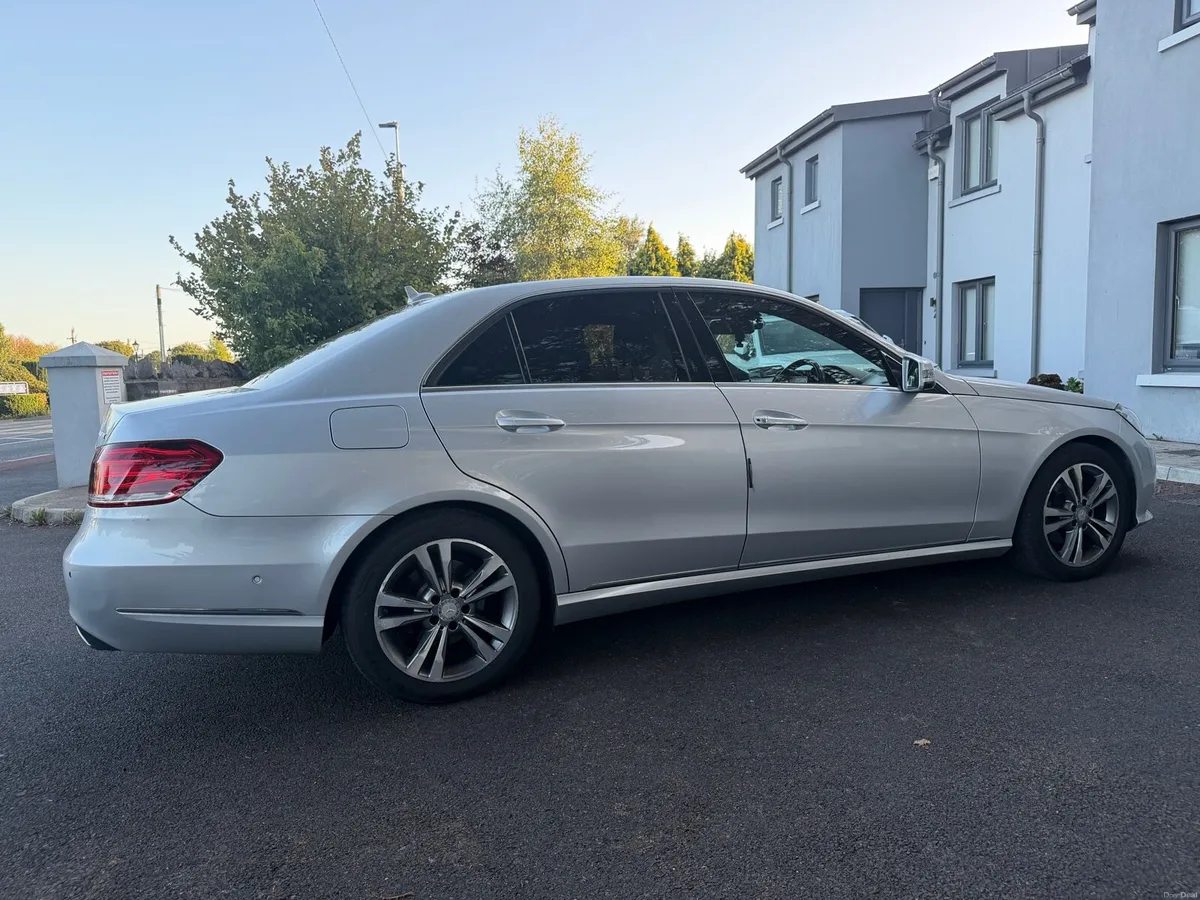 Mercedes E220 Bluetec Automatic - Image 4