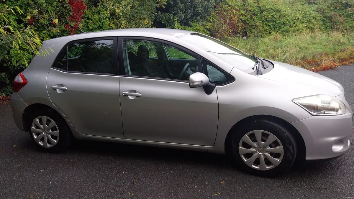 Toyota Auris 2011 - Image 1