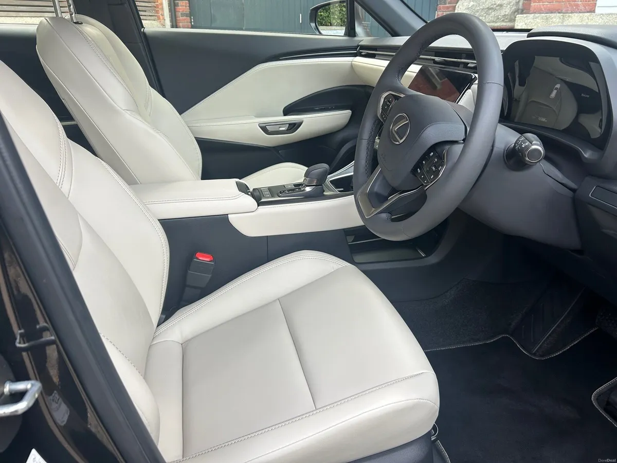 Lexus LBX 1.5L Self-charging Hybrid Elegance - Image 6