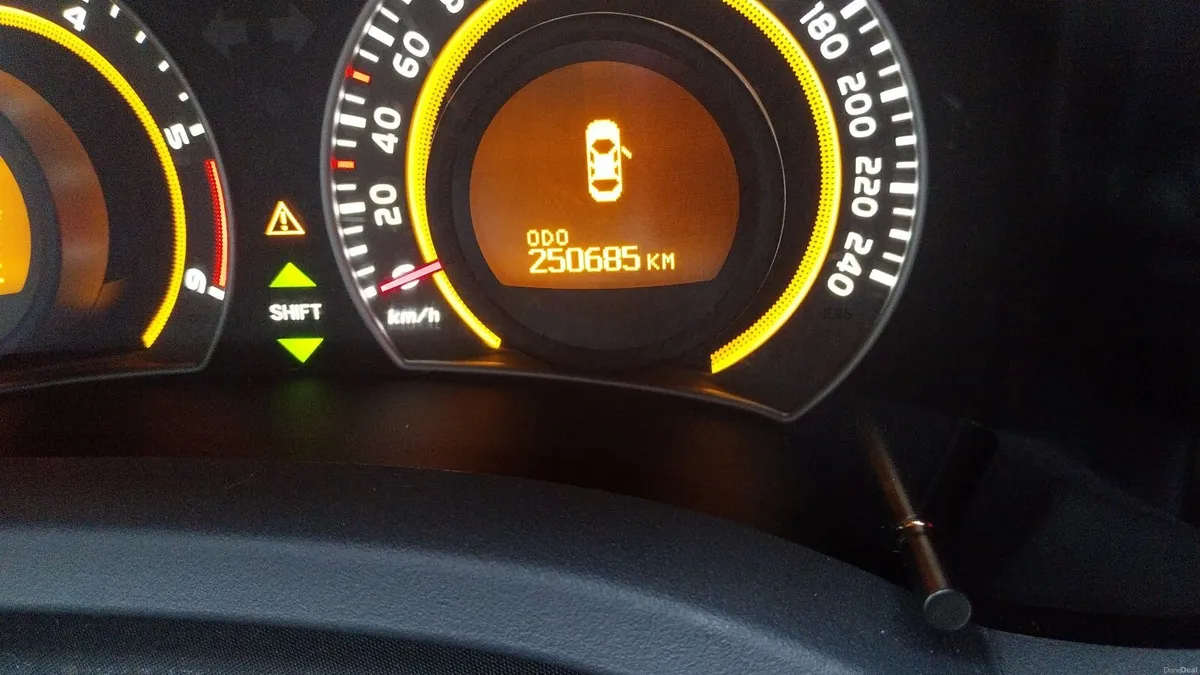 Toyota Auris 2011 - Image 4
