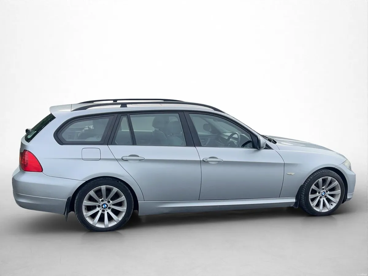 BMW 3-Series 2010 - Image 5