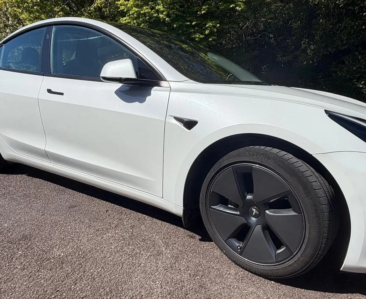 Tesla Model 3 2023 - Image 6