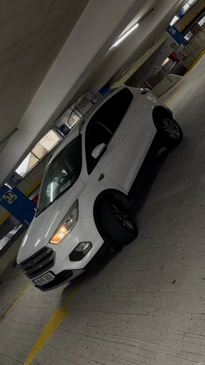 2019 Commercial Ford Kuga - Image 3