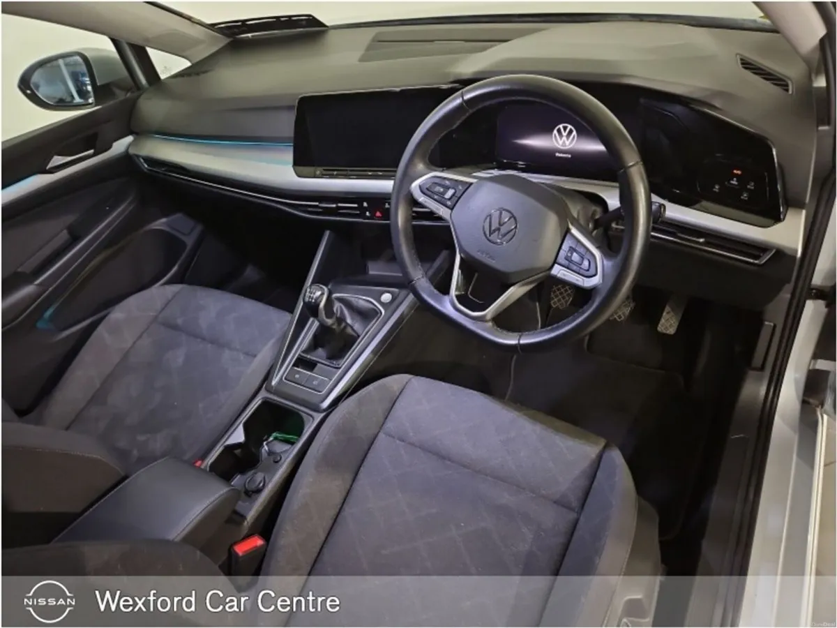 Volkswagen Golf 2.0 TDI 115HP Life - Image 2