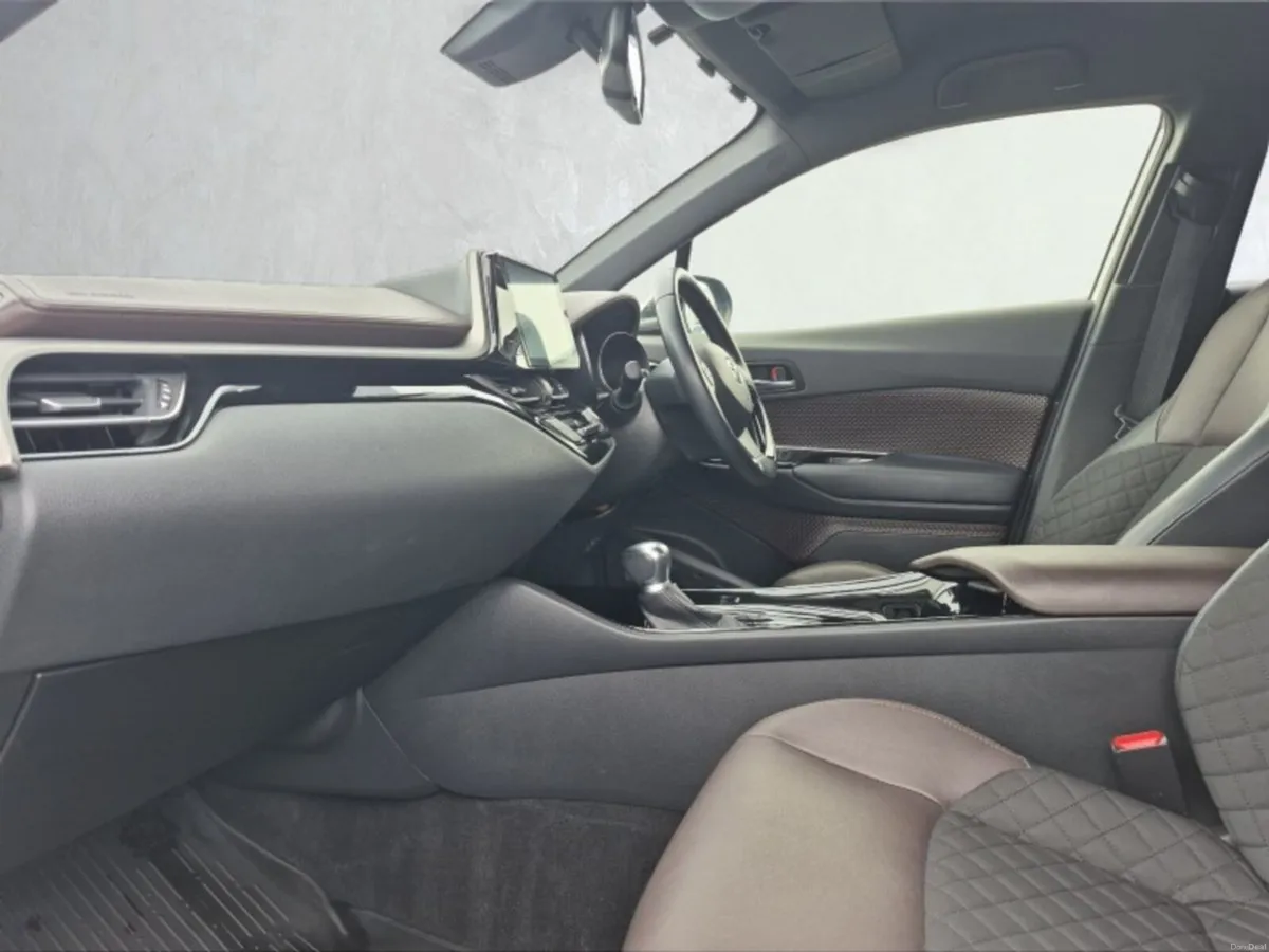 Toyota C-HR ** 1.8 HYBRID ** AUTO ** HUGE SPEC ** - Image 6