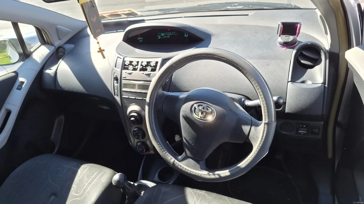 2010 Toyota Yaris 1.0 VVT-i Terra - Image 6