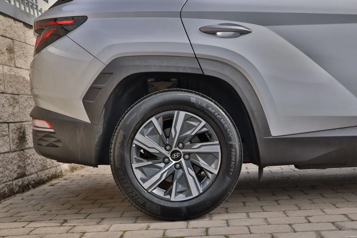 Hyundai Tucson 2WD Comfort Plus 4.99% APR - Image 5