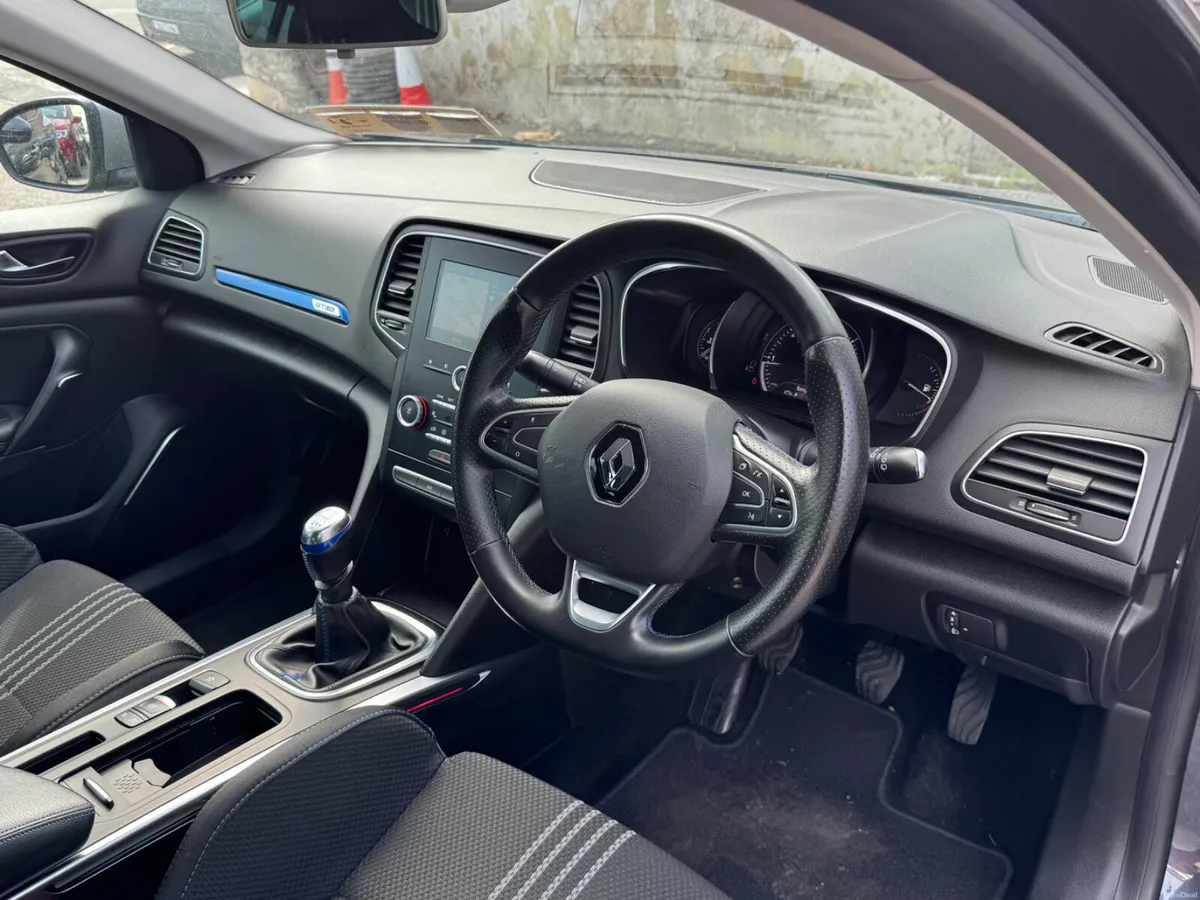 Renault Megane high spec Estate - Image 4