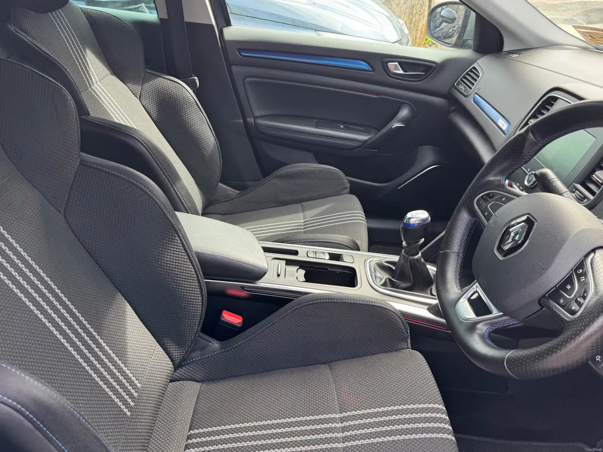 Renault Megane high spec Estate - Image 3