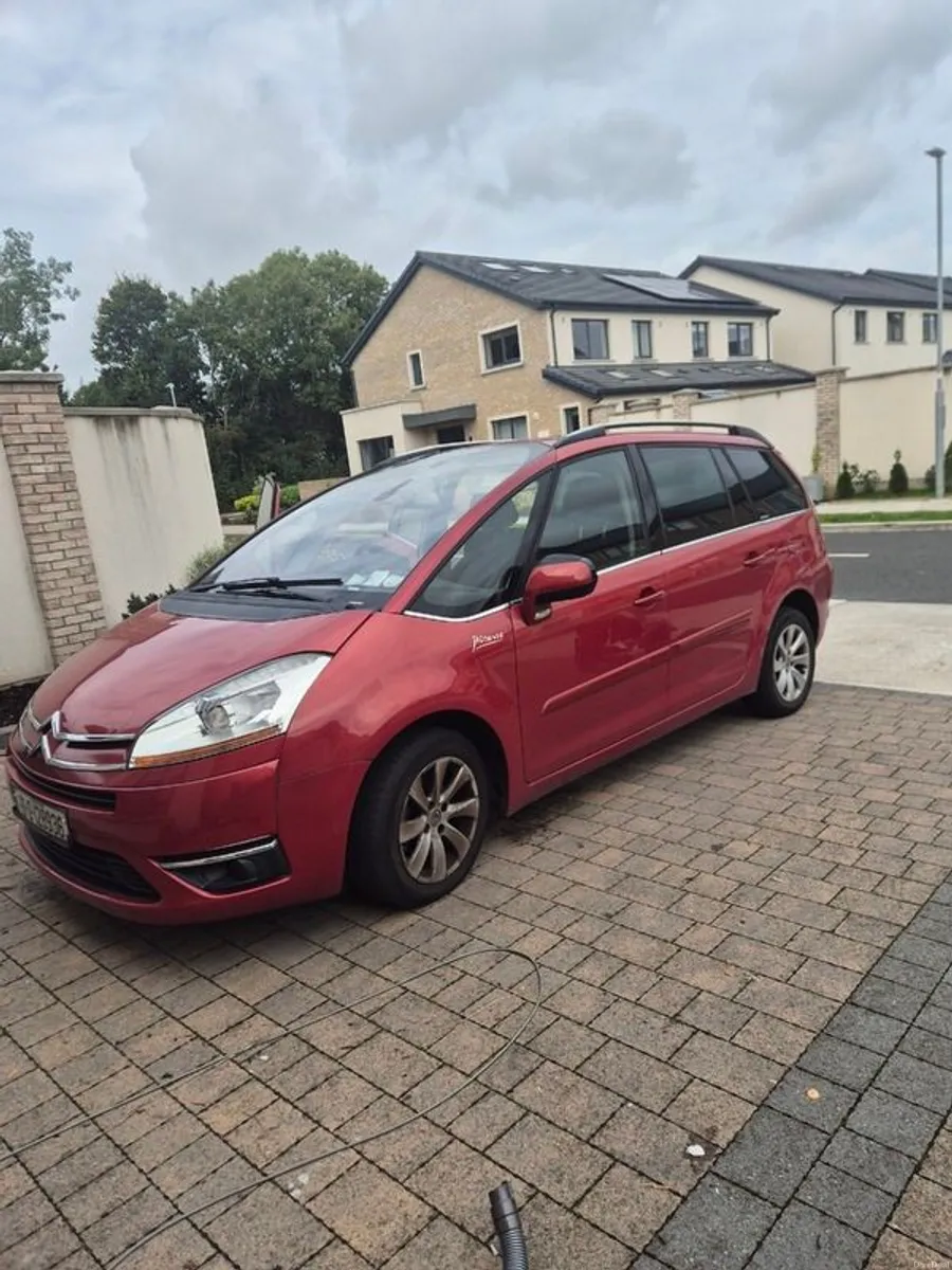 2010 Citroen C4 Grand Picasso- for repair or parts - Image 1