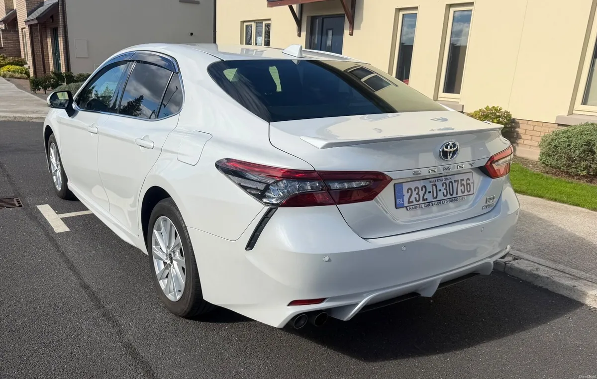 Toyota Camry 2023 - Image 6
