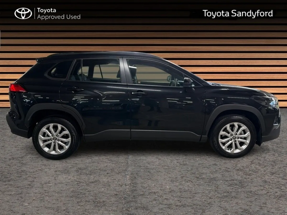 Toyota Corolla Cross LUNA 1.8 AUTO // REAR CAMERA - Image 3