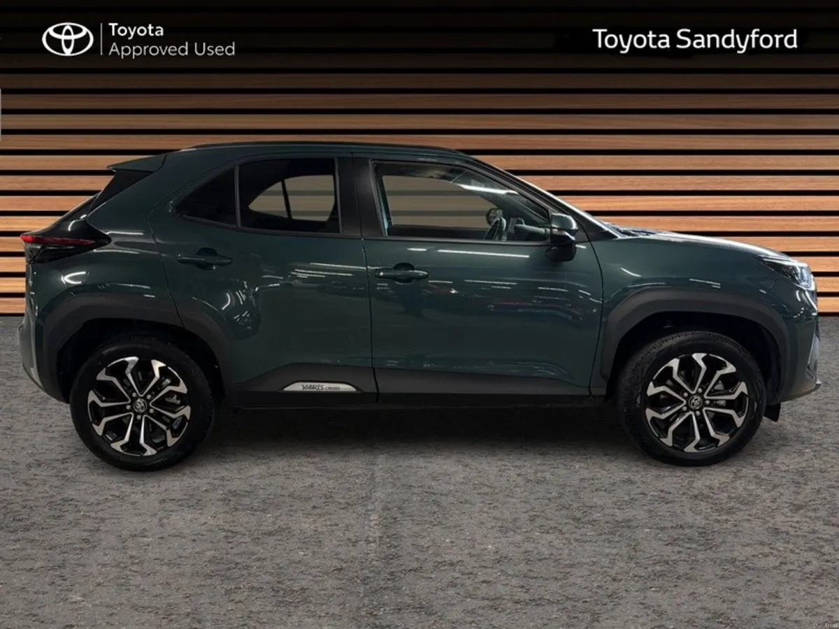 Toyota Yaris Cross LUNA SPORT // REAR CAMERA // SM - Image 3