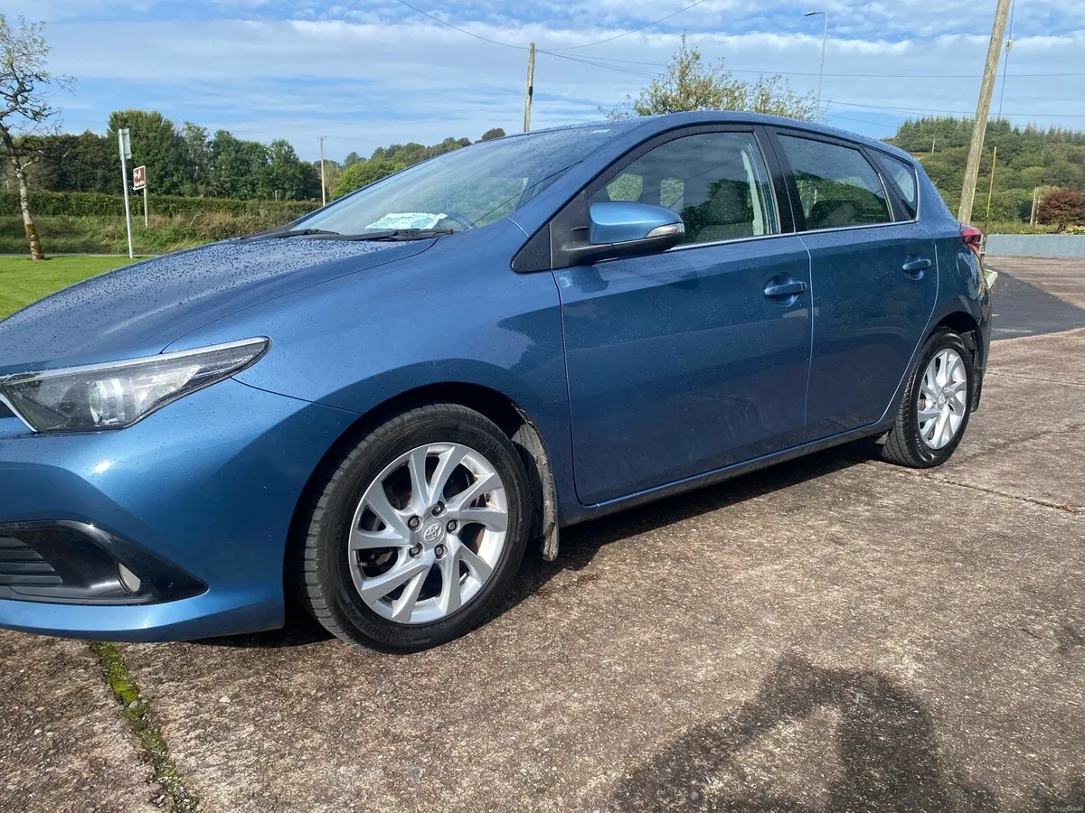 Toyota Auris 1.4 diesel hatchback - Image 5