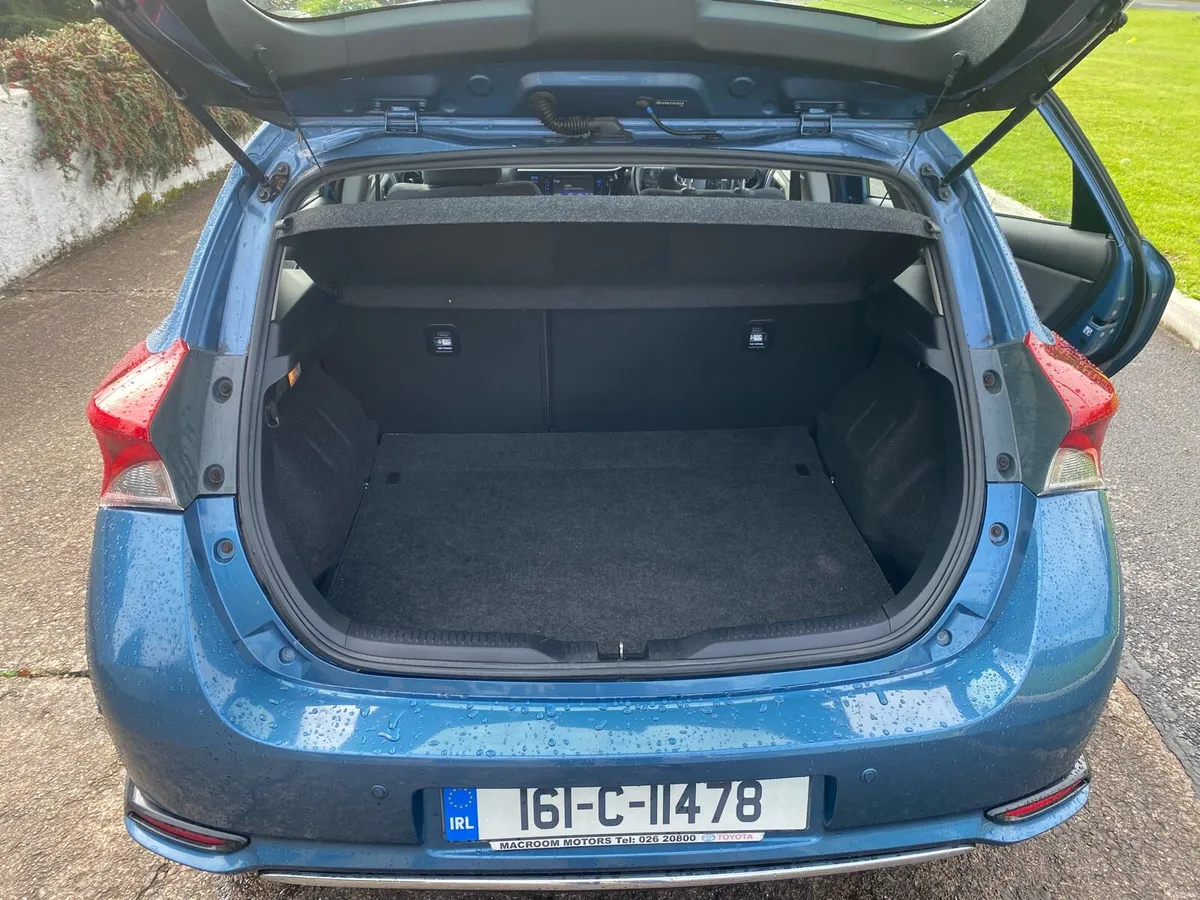 Toyota Auris 1.4 diesel hatchback - Image 6