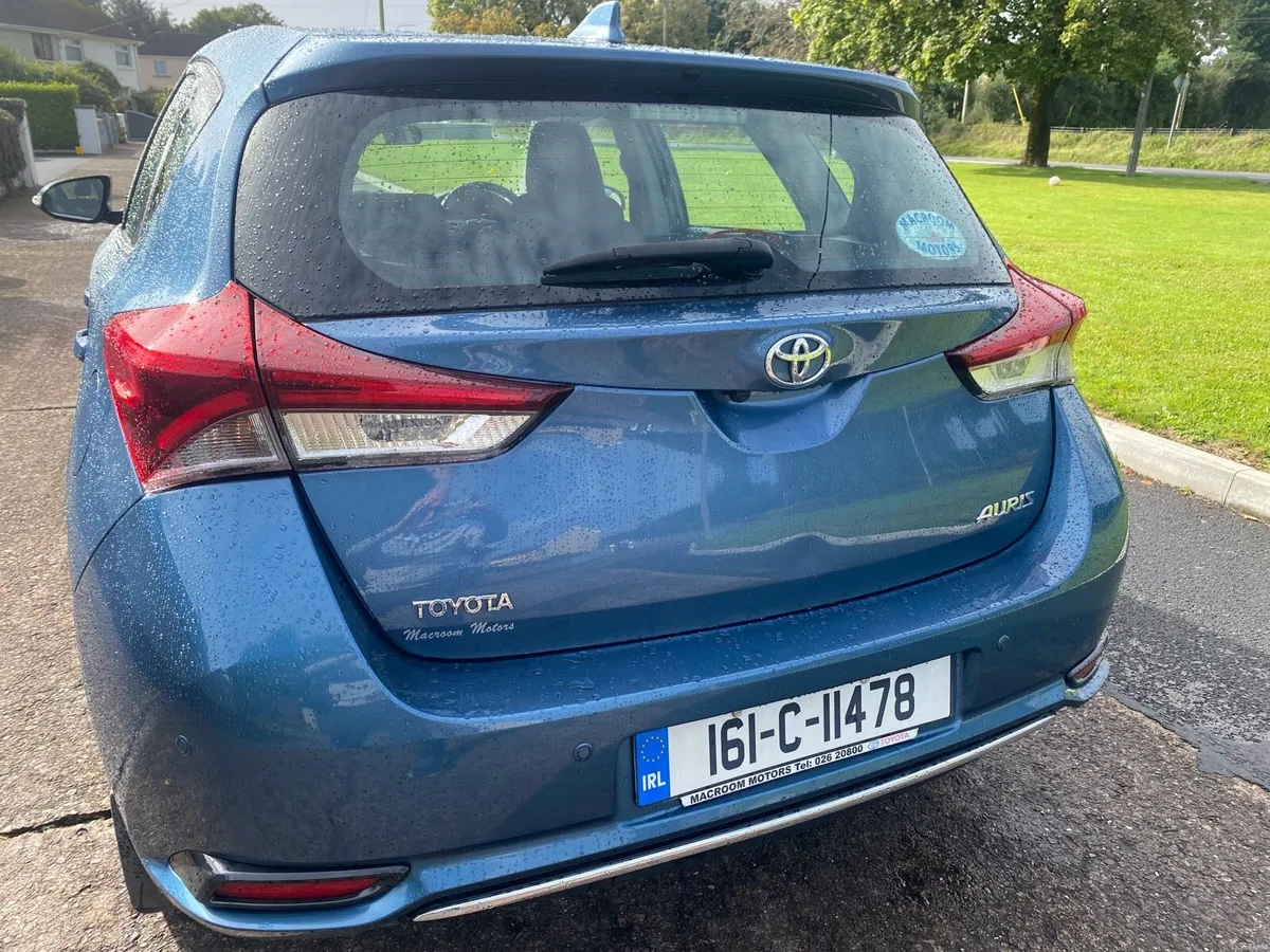 Toyota Auris 1.4 diesel hatchback - Image 3