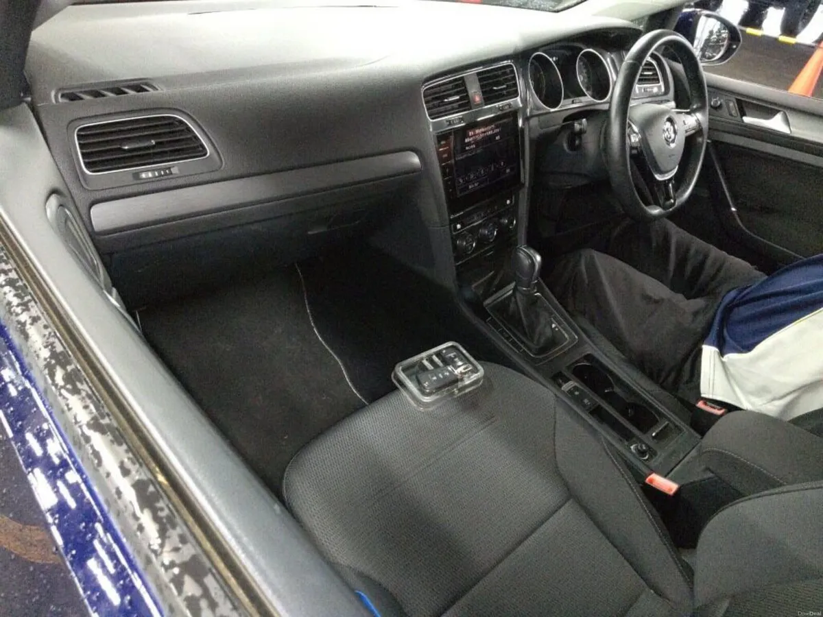 VOLKSWAGEN GOLF 1.2 TSI AUTO 2017 - Image 5