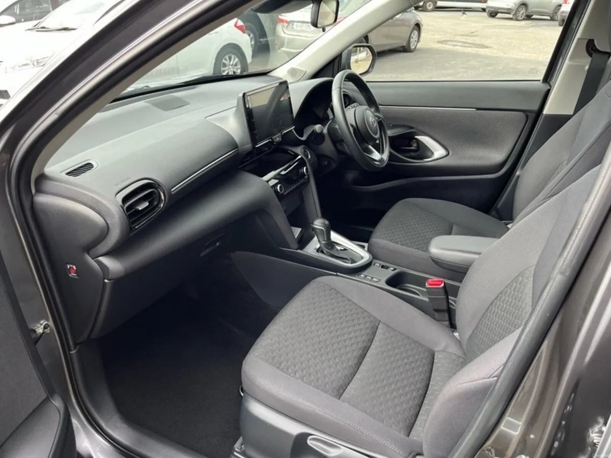 Toyota Yaris Cross YARIS CROSS LUNA - Image 6