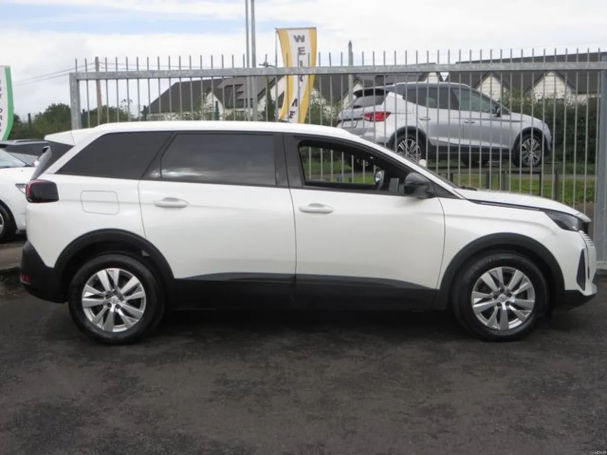 Peugeot 5008 BLUE HDI S/S ALLURE PREMIUM PLUS - Image 4