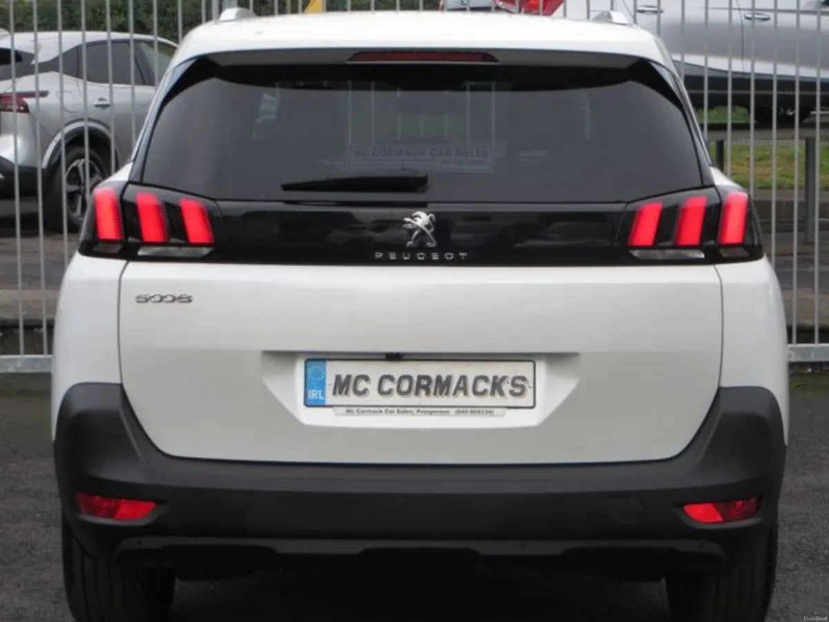 Peugeot 5008 BLUE HDI S/S ALLURE PREMIUM PLUS - Image 5