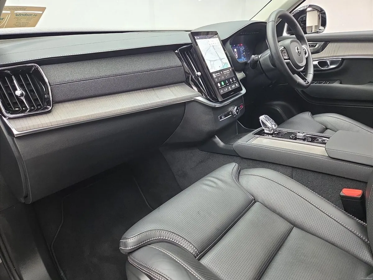 Volvo XC90 PLUS PRO T8 PHEV AWD AUTO - Image 4