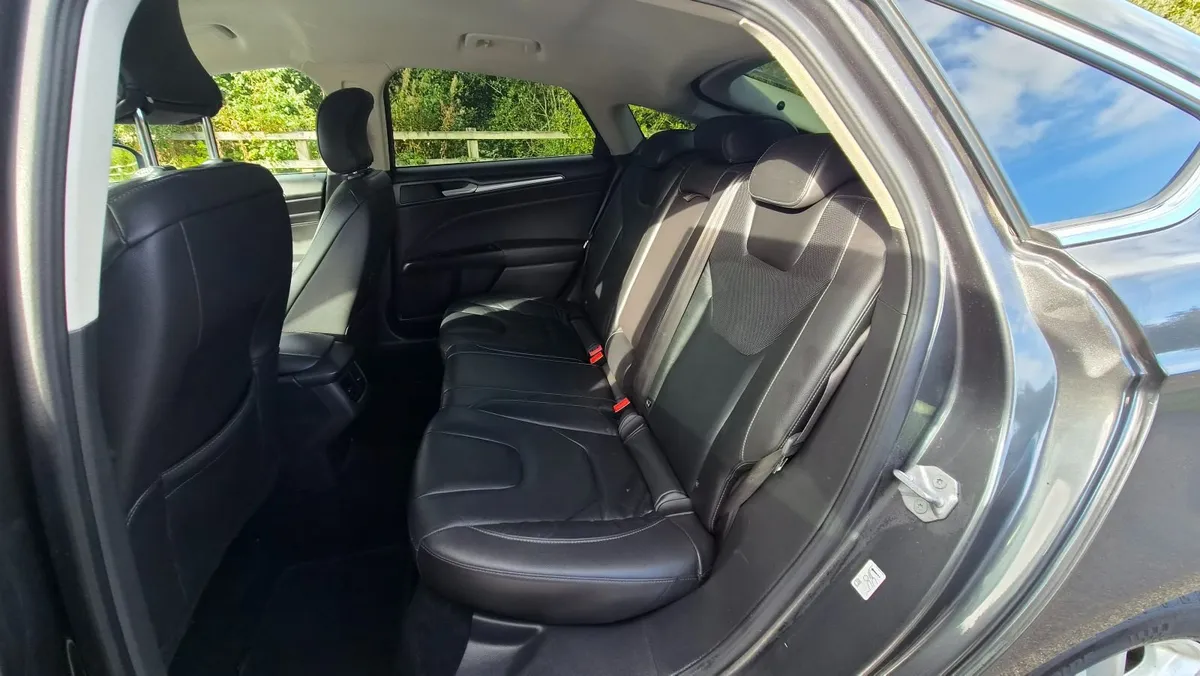 Ford Mondeo 2016 Titanium 2.0 TDCi (heated seats) - Image 6