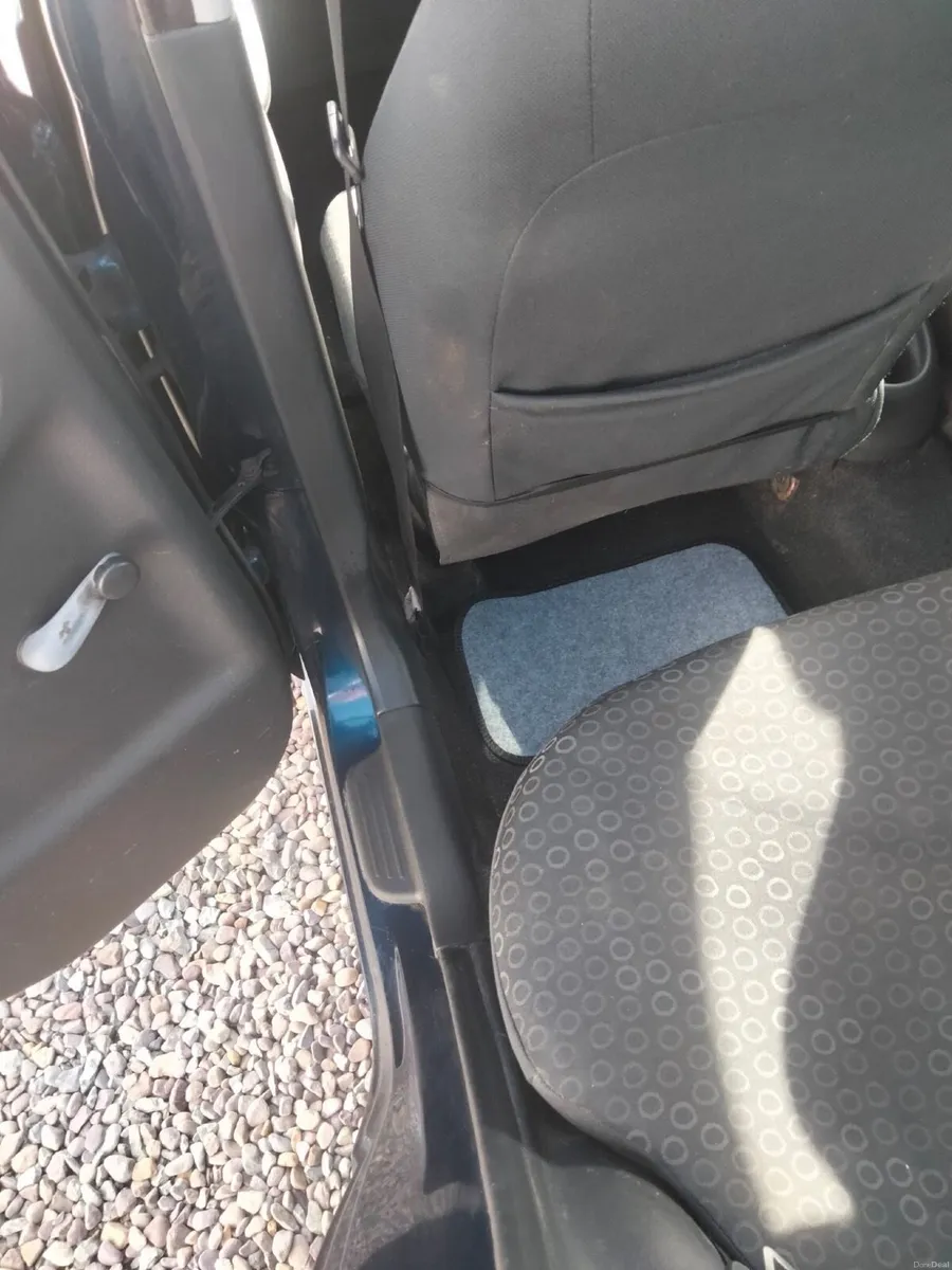 Toyota Yaris 2003 - Image 6