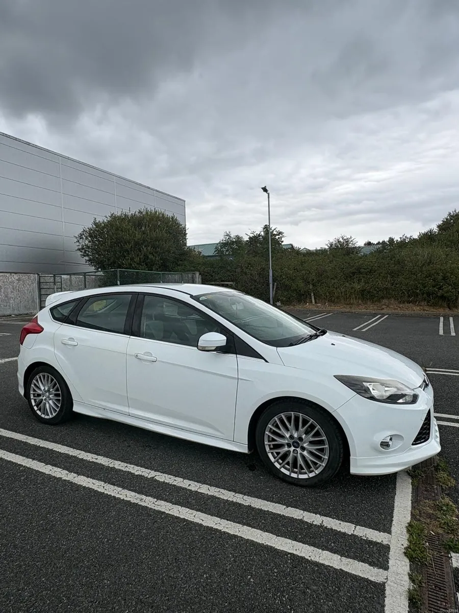 Ford Focus 2014 - Image 2