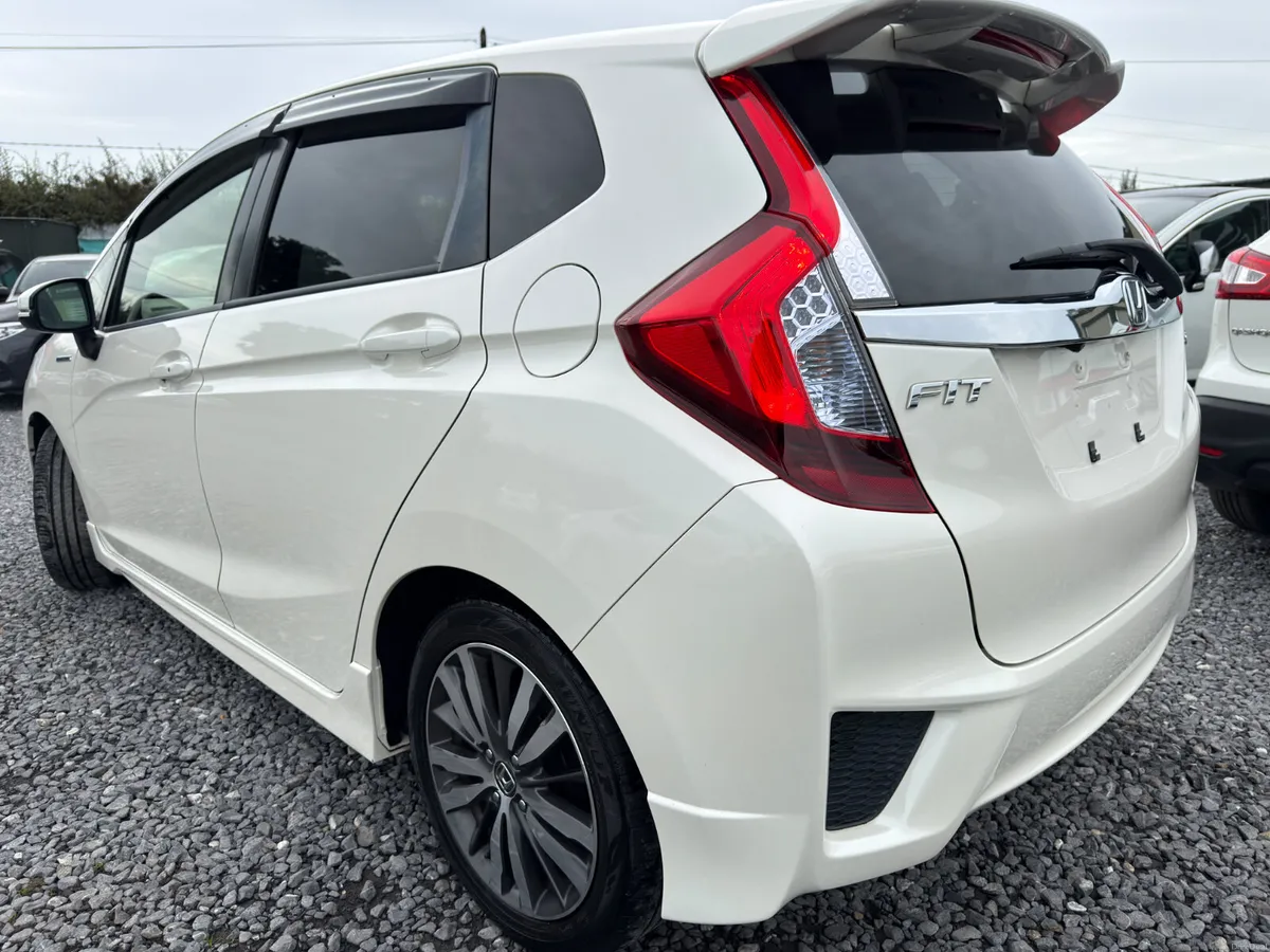 🔵 Honda Fit 1.5 Petrol/Hybrid Automatic Low Km - Image 4