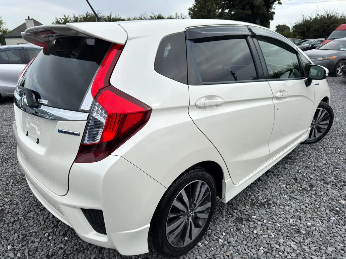 🔵 Honda Fit 1.5 Petrol/Hybrid Automatic Low Km - Image 6