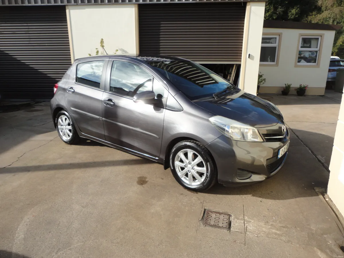 Toyota Yaris 2012 - Image 2