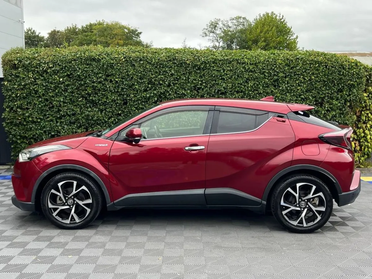 Toyota C-HR 1.8 HYBRID AUTO // REVERSE CAMERA // H - Image 3