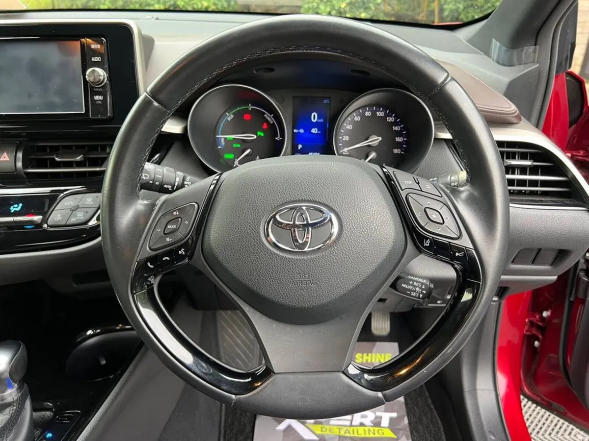Toyota C-HR 1.8 HYBRID AUTO // REVERSE CAMERA // H - Image 4