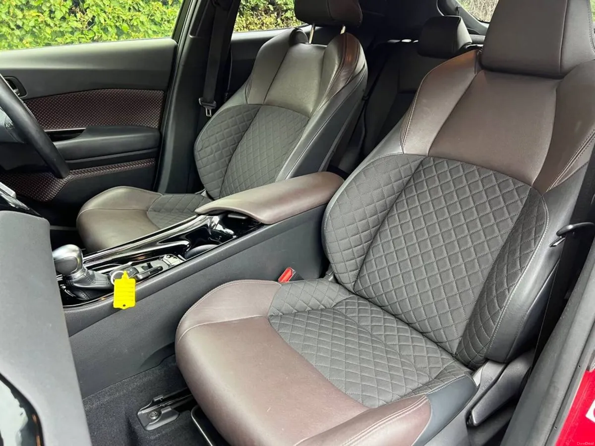 Toyota C-HR 1.8 HYBRID AUTO // REVERSE CAMERA // H - Image 6
